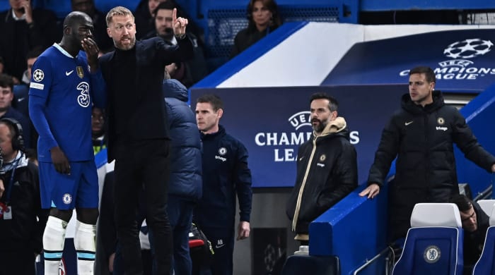 Graham Potter coaching Chelsea.